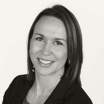 Julie Henry headshot